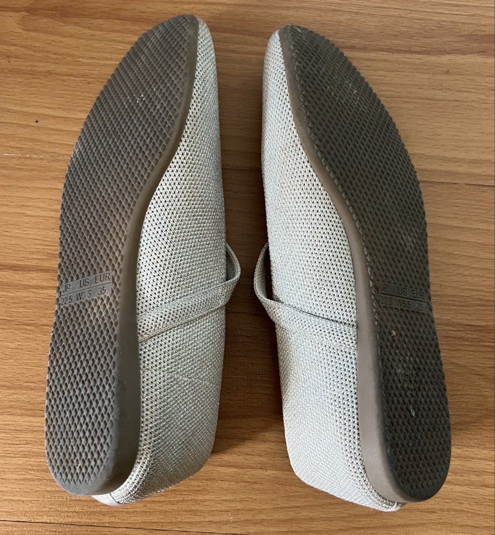 GU Mary Jane Ballet Flats (Category: Flats & Sandals) located in Muntinlupa City. Submitted by abbysantosss (Listing ID 1468113129, Image 3). Description: Size: EU 35 / US 5.5 True to size Needs cleaning .