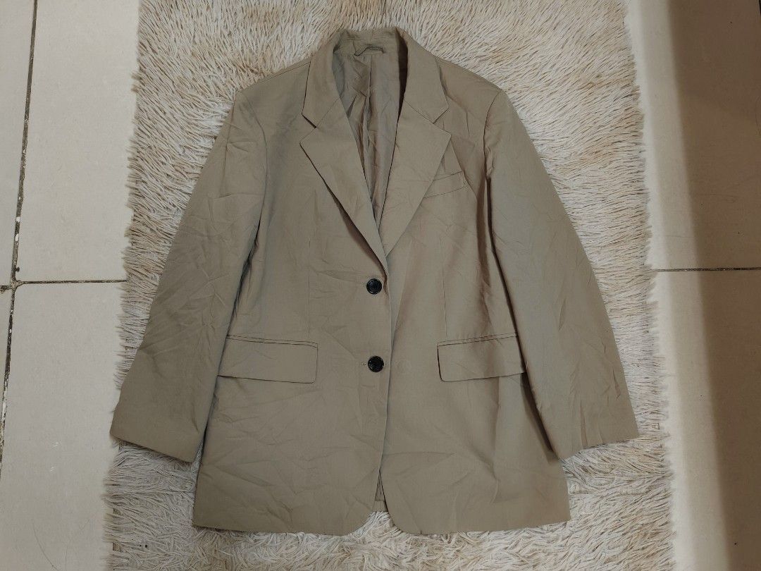 GU Oversized Tailored Blazer (Category: Coats, Jackets and Outerwear) located in Angeles City. Submitted by miss_independent01 (Listing ID 1468134841, Image 3). Description: GU Oversized Tailored Blazer Width: 20 (Small on tag) Length: 28 Sleeve: 21 Shoulder: 17 MOP: Gcash ✅ Mine Now, Pay Now ✅ First to Pay, Gets the Item 📍 PAMPANGA Courier: JnT 🚚🚚 PM 💌.