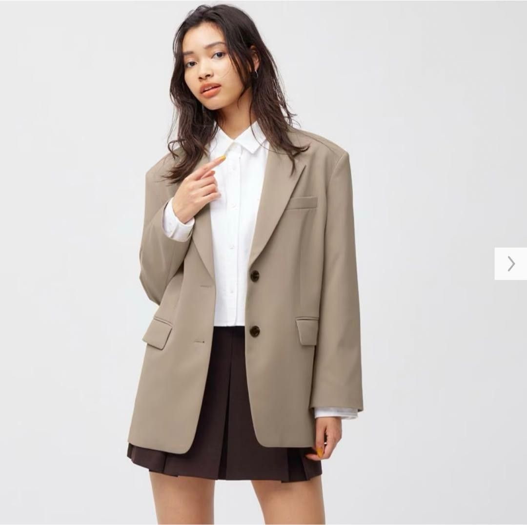GU Oversized Tailored Blazer (Category: Coats, Jackets and Outerwear) located in Angeles City. Submitted by miss_independent01 (Listing ID 1468134841, Image 2). Description: GU Oversized Tailored Blazer Width: 20 (Small on tag) Length: 28 Sleeve: 21 Shoulder: 17 MOP: Gcash ✅ Mine Now, Pay Now ✅ First to Pay, Gets the Item 📍 PAMPANGA Courier: JnT 🚚🚚 PM 💌.