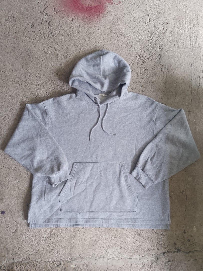 Gu plain hoodie (Category: Coats, Jackets and Outerwear) located in Manila. Submitted by thereal_jeysiii0225 (Listing ID 1468074139, Image 1). Description: .