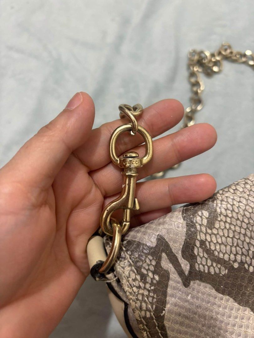 shoulder bag (Category: Luxury Accessories) located in Mexico. Submitted by aicayukiee (Listing ID 1468062930, Image 3). Description: authentic gucci no issue.