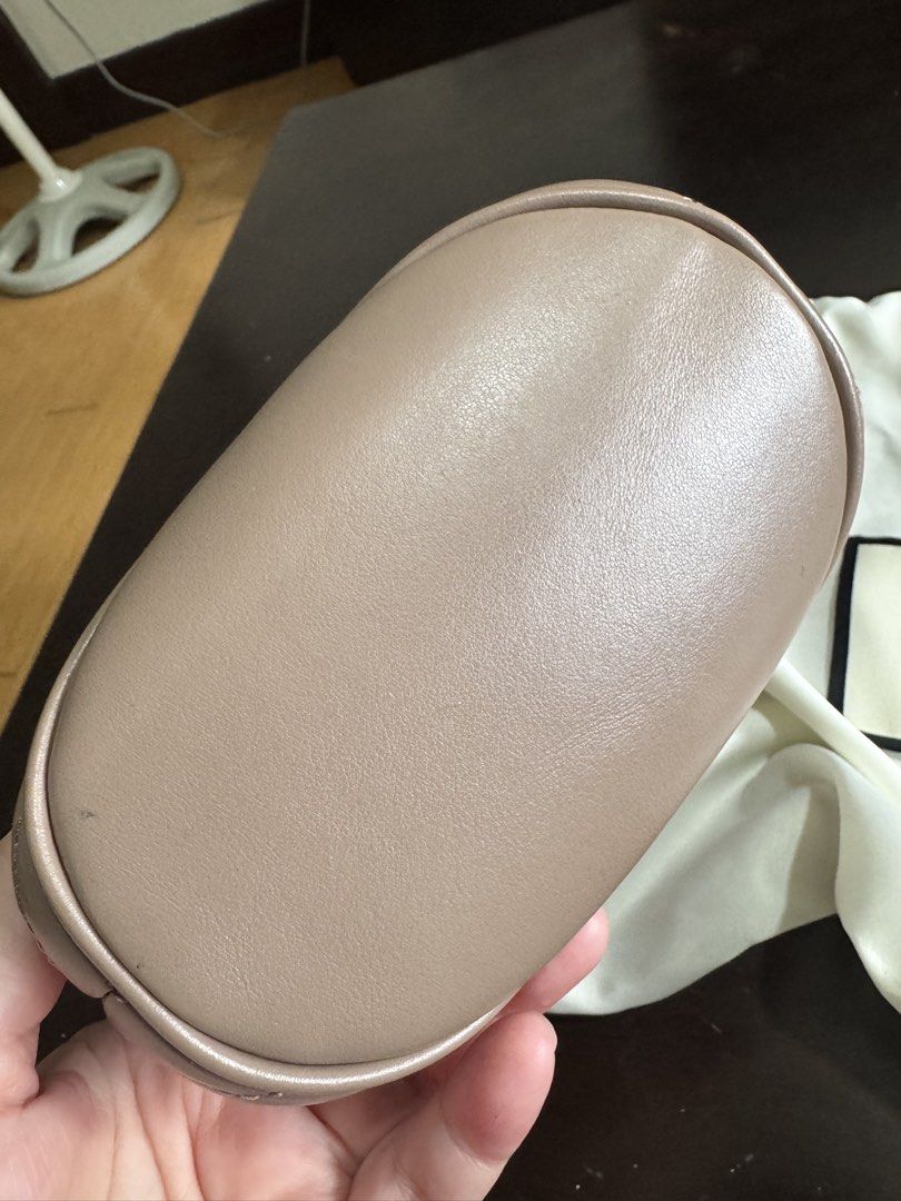 Gucci (Category: Luxury Bags & Wallets) located in Manila. Submitted by supermommm (Listing ID 1468087965, Image 3). Description: Comes with Dustbag Authentic.