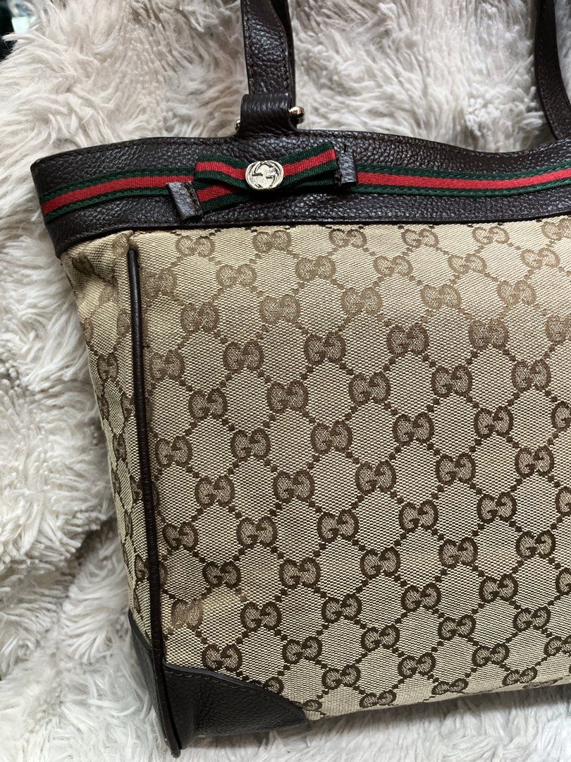 Gucci❤️ (Category: Luxury Bags & Wallets) located in Davao. Submitted by joe_rach1 (Listing ID 1468143009, Image 3). Description: Excellent condition Medium size Korea .