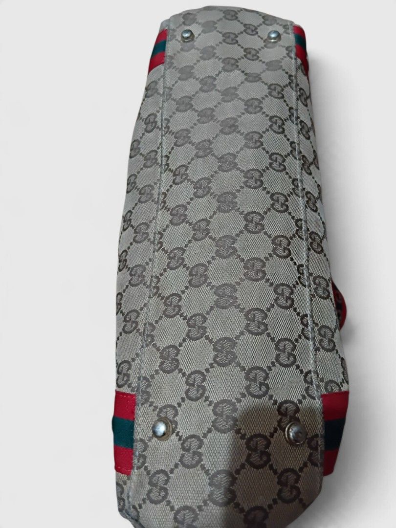 Gucci (Category: Luxury Bags & Wallets) located in Malasiqui. Submitted by v.hype (Listing ID 1468179943, Image 3). Description: Gucci issue : minimal sign of used tarnish metal hardware plss check all details pic price: 5000 pesos + ship.