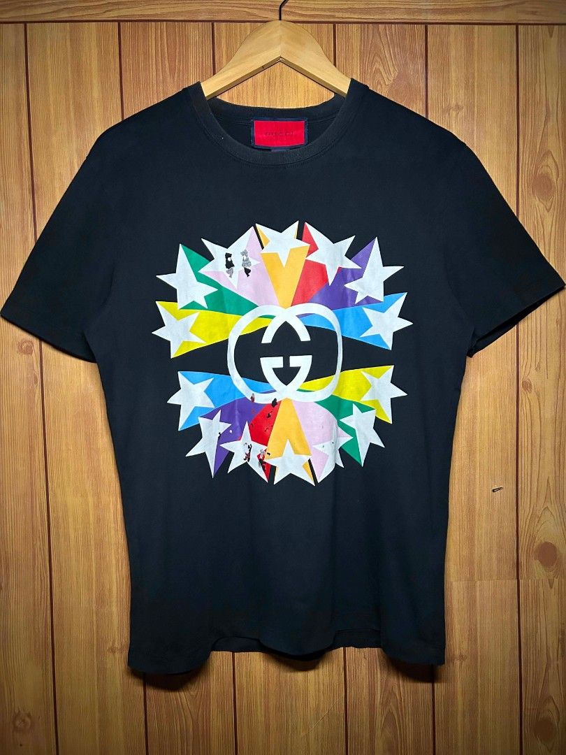 Gucci Interlocking G Star Burst Print T-Shirt (Category: Tshirts & Polo Shirts ) located in Manila. Submitted by zerowastethriftco. (Listing ID 1468235741, Image 1). Description: -Excellent Condition -L27xW21 -Dumikit lang yung print not crack print but still presentable -Authentic 💯.
