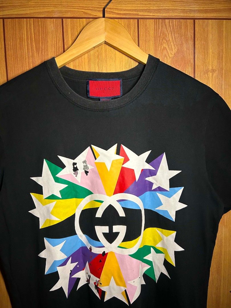Gucci Interlocking G Star Burst Print T-Shirt (Category: Tshirts & Polo Shirts ) located in Manila. Submitted by zerowastethriftco. (Listing ID 1468235741, Image 2). Description: -Excellent Condition -L27xW21 -Dumikit lang yung print not crack print but still presentable -Authentic 💯.