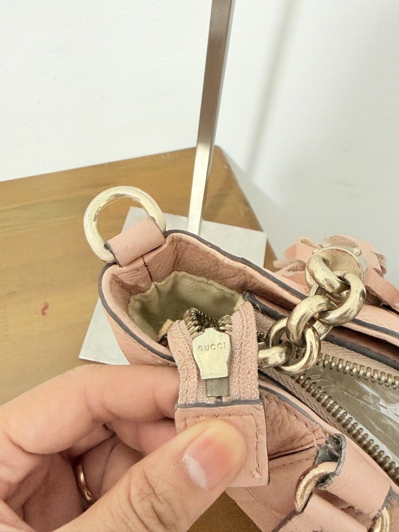 Gucci pink small (Category: Shoulder Bags) located in Manila. Submitted by prelovedbyramiah (Listing ID 1468241402, Image 3). Description: coded no sling strap .