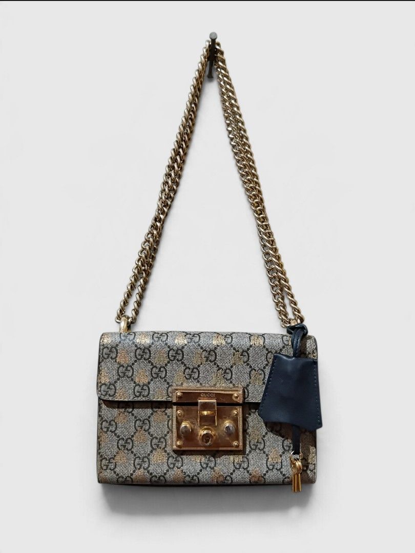 Gucci supreme bee padlock crossbody bag (Category: Luxury Bags & Wallets) located in Malasiqui. Submitted by v.hype (Listing ID 1468178924, Image 3). Description: Gucci supreme bee padlock crossbody bag issue: minimal scratch and metal tarnish sa lock part price : 7500.