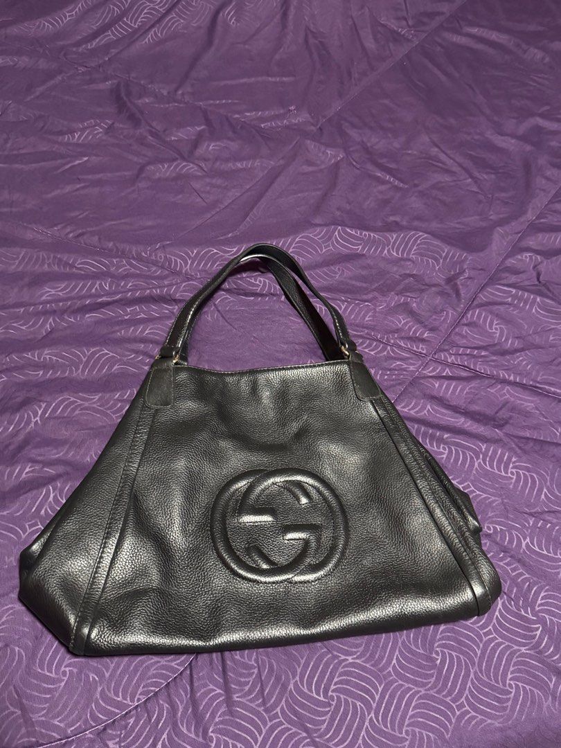 Gucci Tote Bag Leather Bag Pickle bag Laptop bag (Category: Luxury Bags & Wallets) located in Rizal. Submitted by caintarizal2024 (Listing ID 1361133932, Image 2). Description: Gucci Hobo Soho Self Authenticate Kasya laptop 14 inches Pwede din maging Pickle bag.