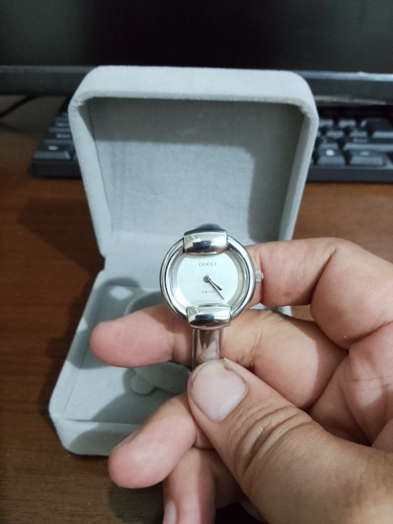 Gucci watch (Category: Women's Watches) located in Quezon City. Submitted by myke0377 (Listing ID 1468139695, Image 2). Description: preloved Gucci watch size small to medium.