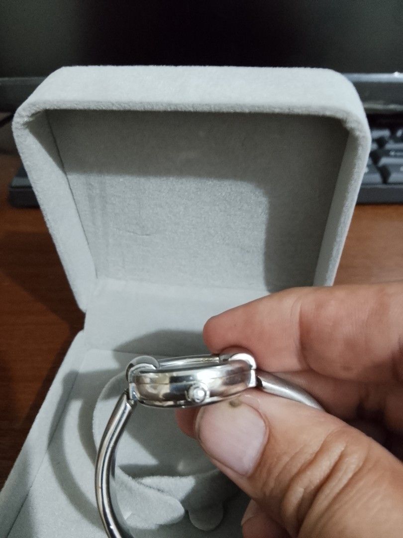 Gucci watch (Category: Women's Watches) located in Quezon City. Submitted by myke0377 (Listing ID 1468139695, Image 3). Description: preloved Gucci watch size small to medium.