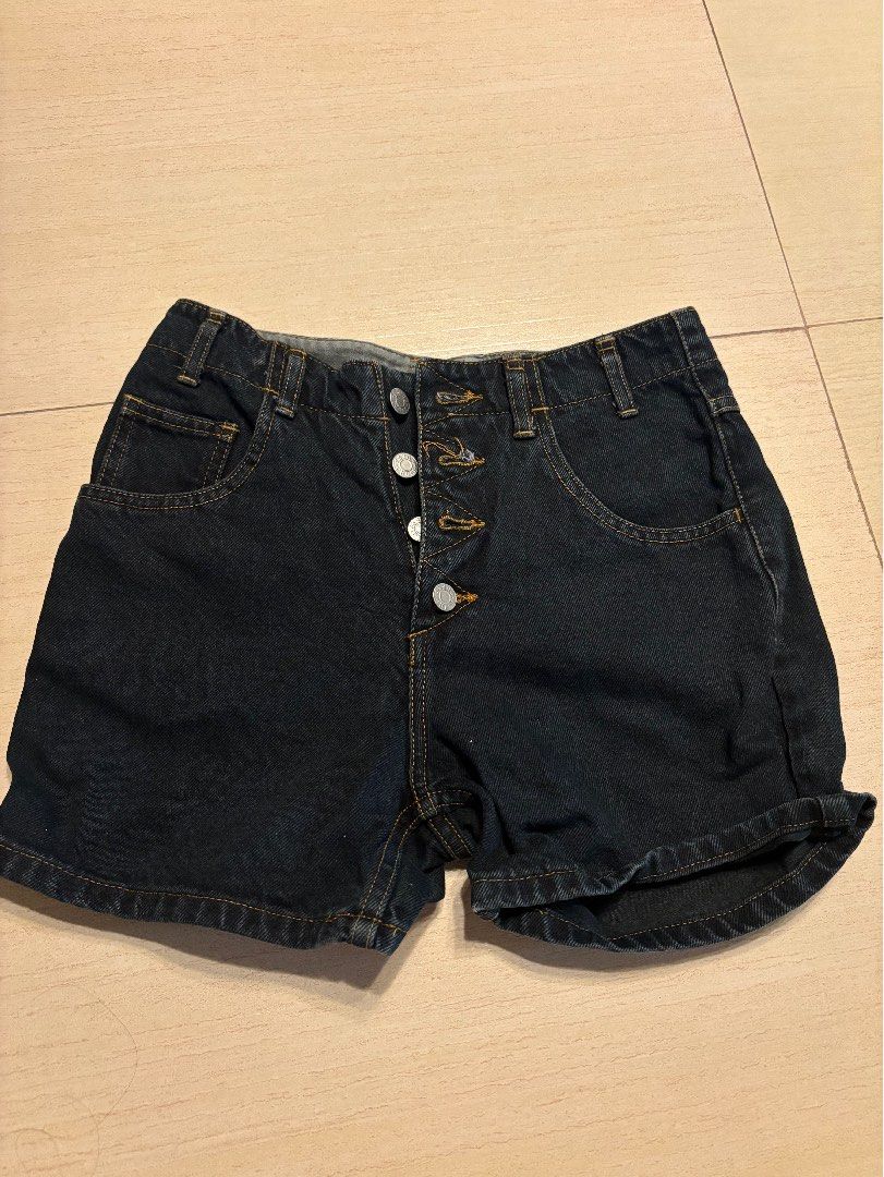Guess denim shorts (Category: Shorts) located in Manila. Submitted by bluetakis67 (Listing ID 1468131107, Image 1). Description: .