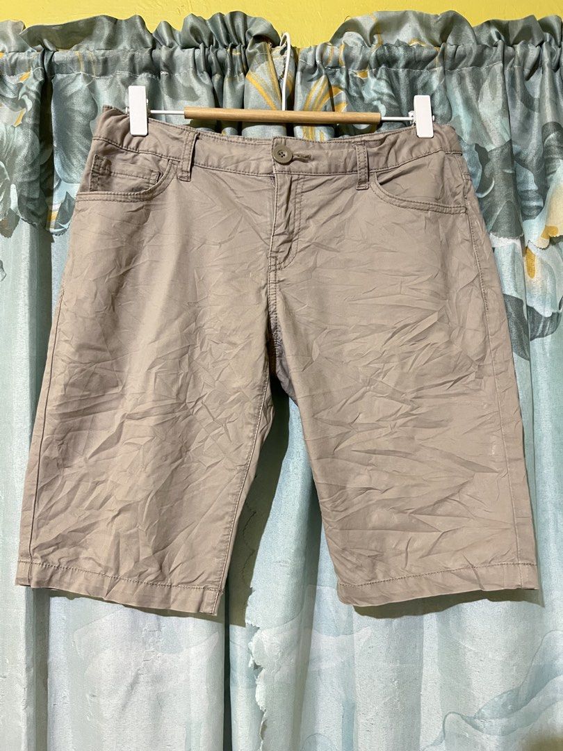 Guess Khaki Short (Category: Shorts) located in Bacolod City. Submitted by jem111111 (Listing ID 1468184550, Image 1). Description: GOOD AS NEW CONDITION NO ISSUE/FLAWS SIZE SMALL TO MEDIUM MENS WAIST 28-30 LENGTH 19.5.