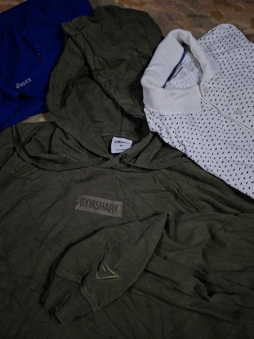 Gymshark block oversized hoodie (Category: Coats, Jackets and Outerwear) located in Tagaytay City. Submitted by joyjavier1230 (Listing ID 1468152823, Image 2). Description: Gymshark block oversized hoodie In excellent condition No issues 9/10 color rate Medium on tag 25"×27" Mine: 550+shipping fee only Location: tagaytay shipping via jnt MOP: gcash Dm to purchase 📩 📩 📩.
