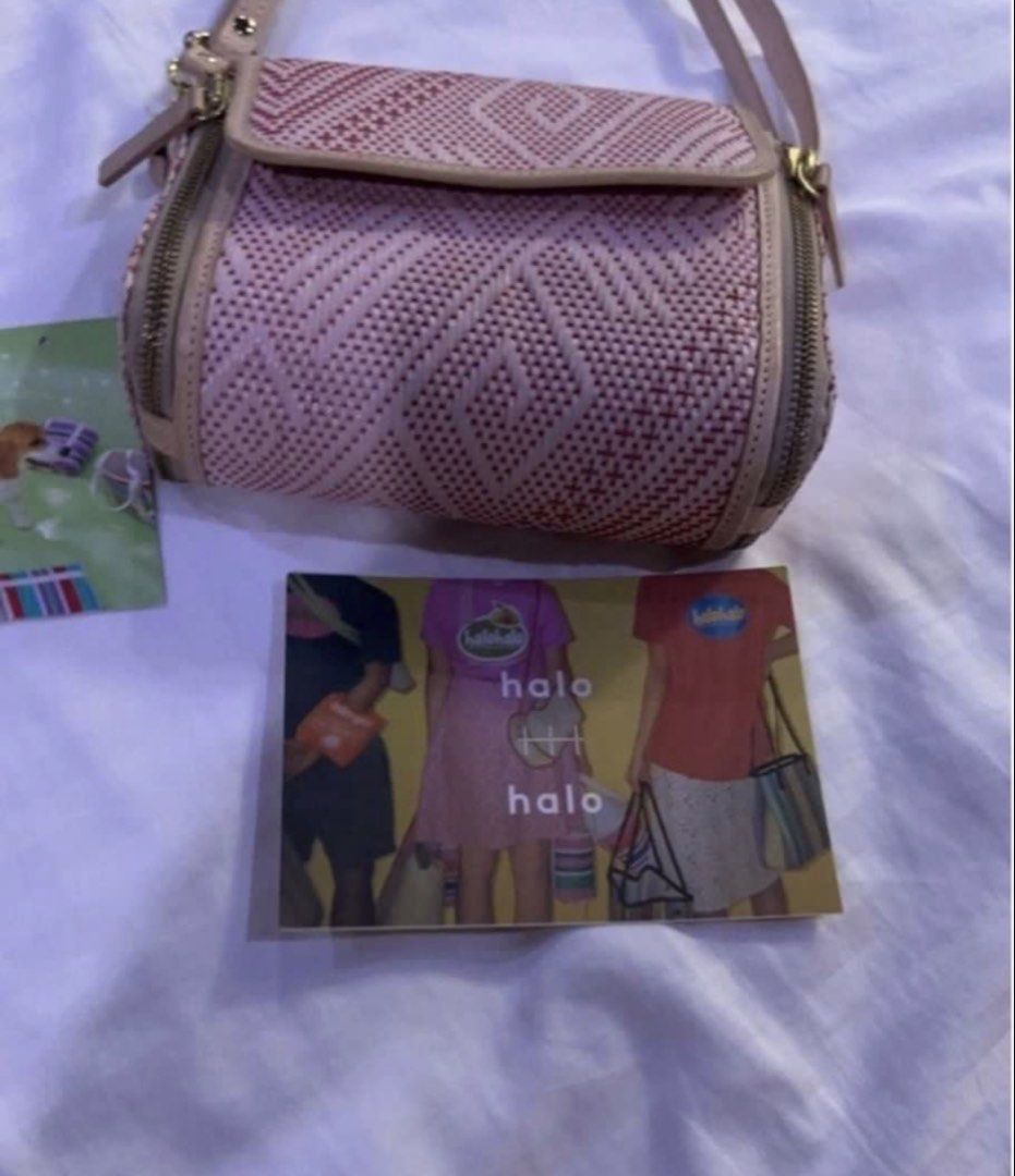 Halohalo Mini bulaklak in Pink/Red (Category: Shoulder Bags) located in Mandaluyong City. Submitted by geninishx (Listing ID 1468070689, Image 2). Description: - Halohalo mini bulaklak in pink/red - fits iphone pro max - Got it 6,600 from carousell bnew - adjustable strap - looks like no signs of usage in the inside - no damage in the banig - leather strap easily become yellowish - only used for 5 times - last price posted.