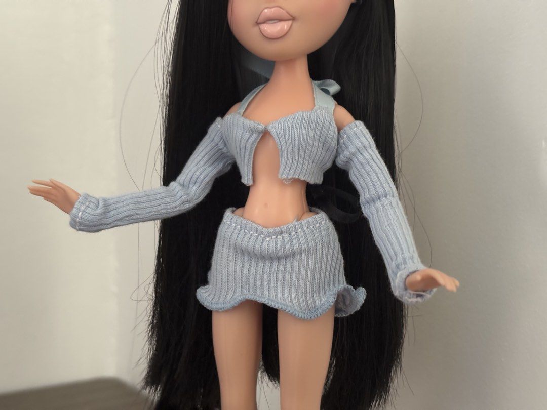HANDMADE BRATZ OUTIFT WITH BOOTS (Category: Interactive Toys) located in Pasig City. Submitted by krab_98 (Listing ID 1468170084, Image 2). Description: Selling my handmade oufit for Bratz and painted & sealed boots (see details in pictures).