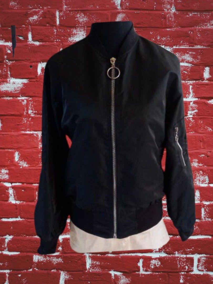 Handuyiyi Black Bomber Jacket - Polyester Mid-Length Zip-Up (Size M-L) (Category: Coats, Jackets and Outerwear) located in Bacoor. Submitted by aithriftcloset (Listing ID 1468153939, Image 3). Description: 📢All sizes are based on my manual measurements to guarantee a good fit. Please check the manual dimensions in the description. Note: All photos were the actual product. Handuyiyi Black Bomber Jacket - Polyester Mid-Length Zip-Up (Size M-L) ✨ F