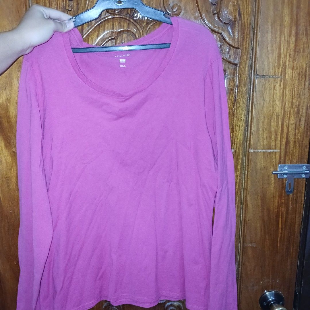 Hanes Cotton Long sleeves-XL (Category: Announcements) located in Manila. Submitted by twentyfifthbymaria (Listing ID 1468125739, Image 2). Description: CLOSET CLEAN OUT✨️🐚 • UNUSUED • lost weight kaya di ko na kasya.