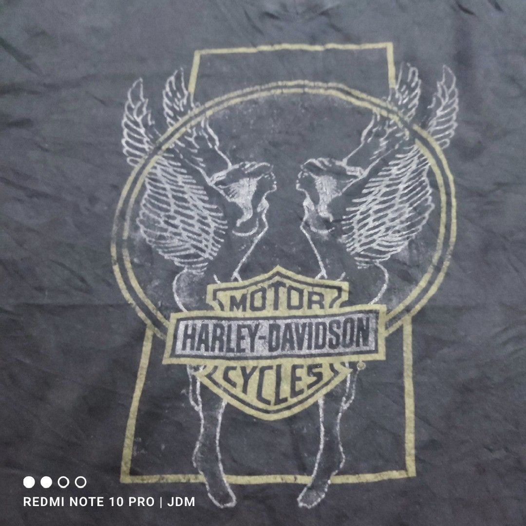 Harley Davidsons Tshirt (Category: Tshirts & Polo Shirts ) located in Antipolo. Submitted by klashnikov (Listing ID 1468113511, Image 2). Description: Harley Davidsons Motorcycle Tshirt Size:2xl Dimes:25"x29" Tags:cut wash tags Condition:good condition Honest issue:used Payment option:Bank transfer,gcash,cash ₱300 Pwede videocall for legitimacy Pwede pickup sa aking munting garahe waze (JDM thrift shop) Pwedeng meetup around upper Antipolo,pag ma
