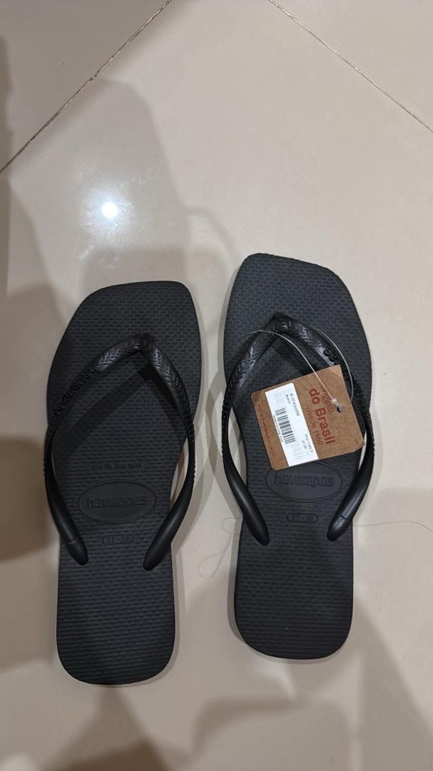 Havainas Slim Square Black (Category: Slippers and slides) located in Caloocan City. Submitted by willowtheo18 (Listing ID 1468255679, Image 1). Description: - Item: Brand new black Havaianas flip flops - Condition: Never worn, original tags still attached - Size: 37-38 RFS: Wrong Size.