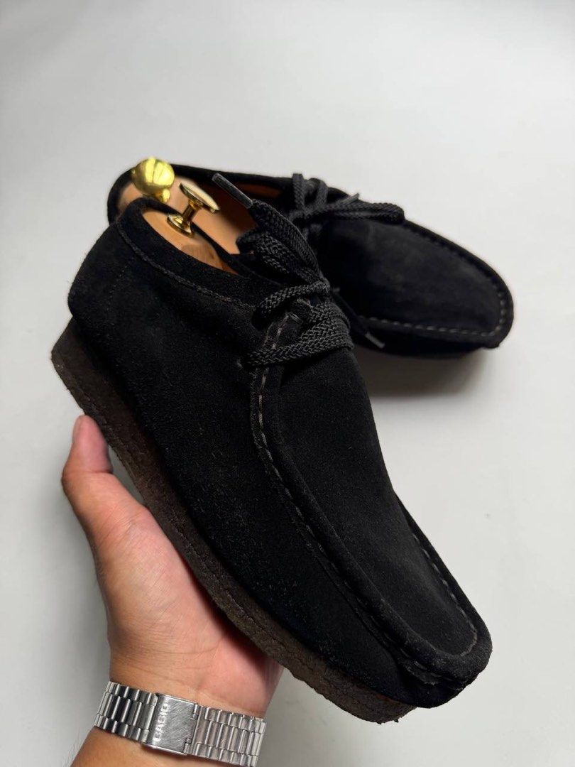 Hawkins Black Suede Wallabee (Category: Casual Shoes) located in Cagayan de Oro. Submitted by thrift_crate.ph (Listing ID 1468220909, Image 3). Description: ʜᴀᴡᴋɪɴs ʙʟᴀᴄᴋ ᴡᴀʟʟᴀʙᴇᴇ 𝐒𝐢𝐳𝐞: 6US MENS / 7US WMNS / 24cm 𝐂𝐨𝐧𝐝𝐢𝐭𝐢𝐨𝐧 𝐫𝐚𝐭𝐞: 10/10 𝐂𝐨𝐥𝐨𝐫 𝐫𝐚𝐭𝐞: 10/10 Issue/s: NO ISSUES ————————— 𝐌𝐢𝐧𝐞: ₱1698 𝐒𝐭𝐞𝐚𝐥: ₱1798 𝐆𝐫𝐚𝐛: ₱1898 SHIPPED + Shipping Fee .