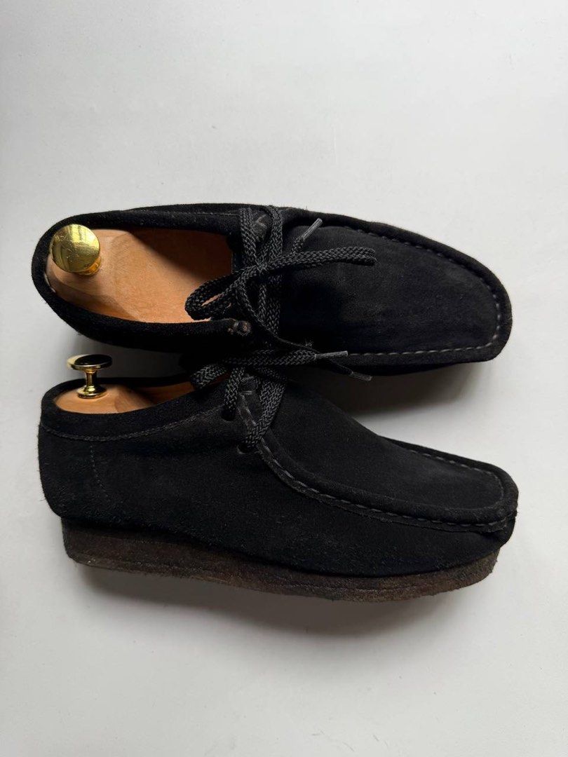Hawkins Black Suede Wallabee (Category: Casual Shoes) located in Cagayan de Oro. Submitted by thrift_crate.ph (Listing ID 1468220909, Image 1). Description: ʜᴀᴡᴋɪɴs ʙʟᴀᴄᴋ ᴡᴀʟʟᴀʙᴇᴇ 𝐒𝐢𝐳𝐞: 6US MENS / 7US WMNS / 24cm 𝐂𝐨𝐧𝐝𝐢𝐭𝐢𝐨𝐧 𝐫𝐚𝐭𝐞: 10/10 𝐂𝐨𝐥𝐨𝐫 𝐫𝐚𝐭𝐞: 10/10 Issue/s: NO ISSUES ————————— 𝐌𝐢𝐧𝐞: ₱1698 𝐒𝐭𝐞𝐚𝐥: ₱1798 𝐆𝐫𝐚𝐛: ₱1898 SHIPPED + Shipping Fee .