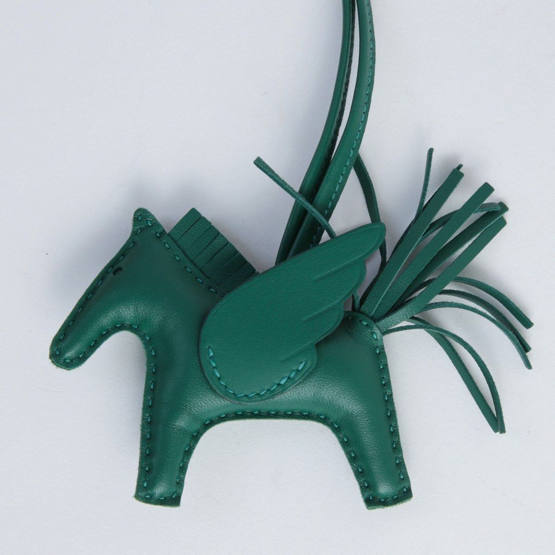 Hermès Rodeo Pegase (Category: Luxury Accessories) located in Taguig. Submitted by mainsourceph (Listing ID 1468072201, Image 1). Description: Hermès Rodeo Pegase Vert Moyen Stamp W (2024) Charm and Box.