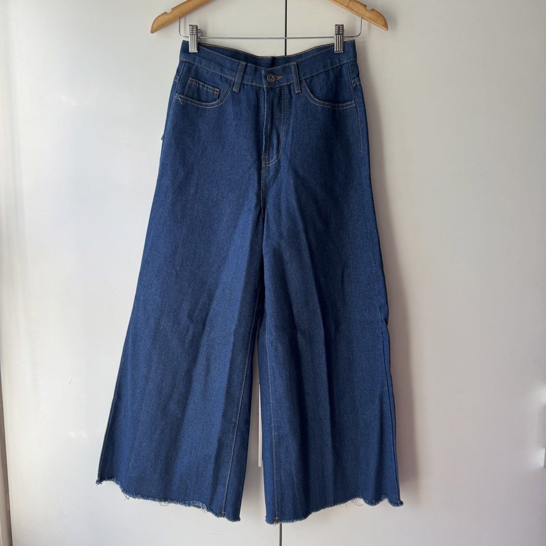 high waisted flare pants (Category: Jeans) located in Paranaque City. Submitted by ursaturdayfaves (Listing ID 1468115980, Image 1). Description: .