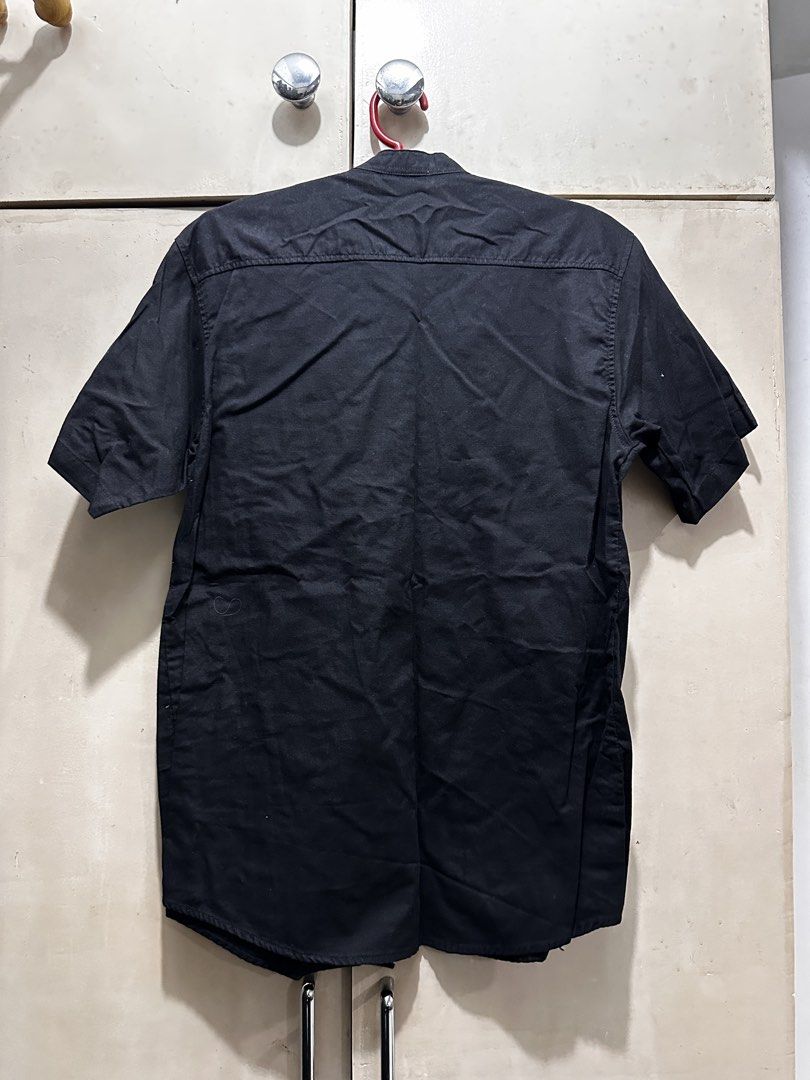 Hisselector Black Mandarin Collar Short Sleeve Shirt Medium (Category: Tshirts & Polo Shirts ) located in Manila. Submitted by vicnoay (Listing ID 1468279060, Image 2). Description: - Brand: Hisselector - Color: Solid black - Size: M. fits up to XS - Collar: Mandarin collar - Closure/Accents: Wooden buttons - Details: Single chest pocket, short sleeves - Condition: Clean, versatile for daily wear.