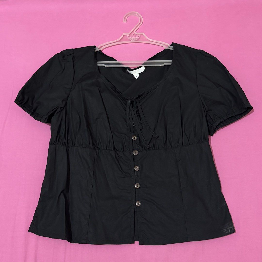 H&M Black Puff Sleeve Blouse (Category: Blouses) located in San Fernando. Submitted by declotter (Listing ID 1468082008, Image 1). Description: - Brand: H&M - Size: S (EUR/US S, CN 160/88A) - Color: lack - Details: Short puff sleeves with elastic cuffs, bow tie neckline, and button-down front .