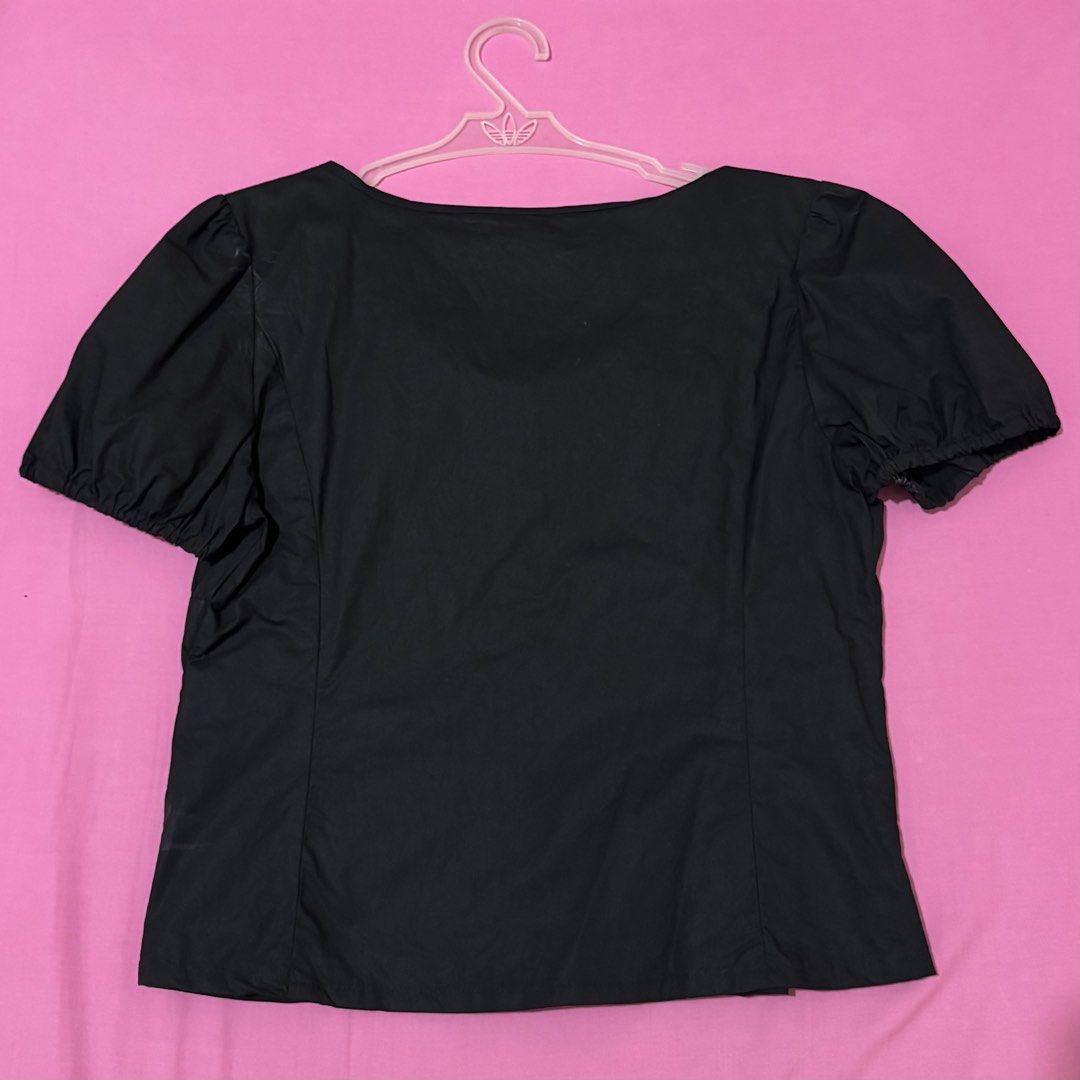 H&M Black Puff Sleeve Blouse (Category: Blouses) located in San Fernando. Submitted by declotter (Listing ID 1468082008, Image 2). Description: - Brand: H&M - Size: S (EUR/US S, CN 160/88A) - Color: lack - Details: Short puff sleeves with elastic cuffs, bow tie neckline, and button-down front .