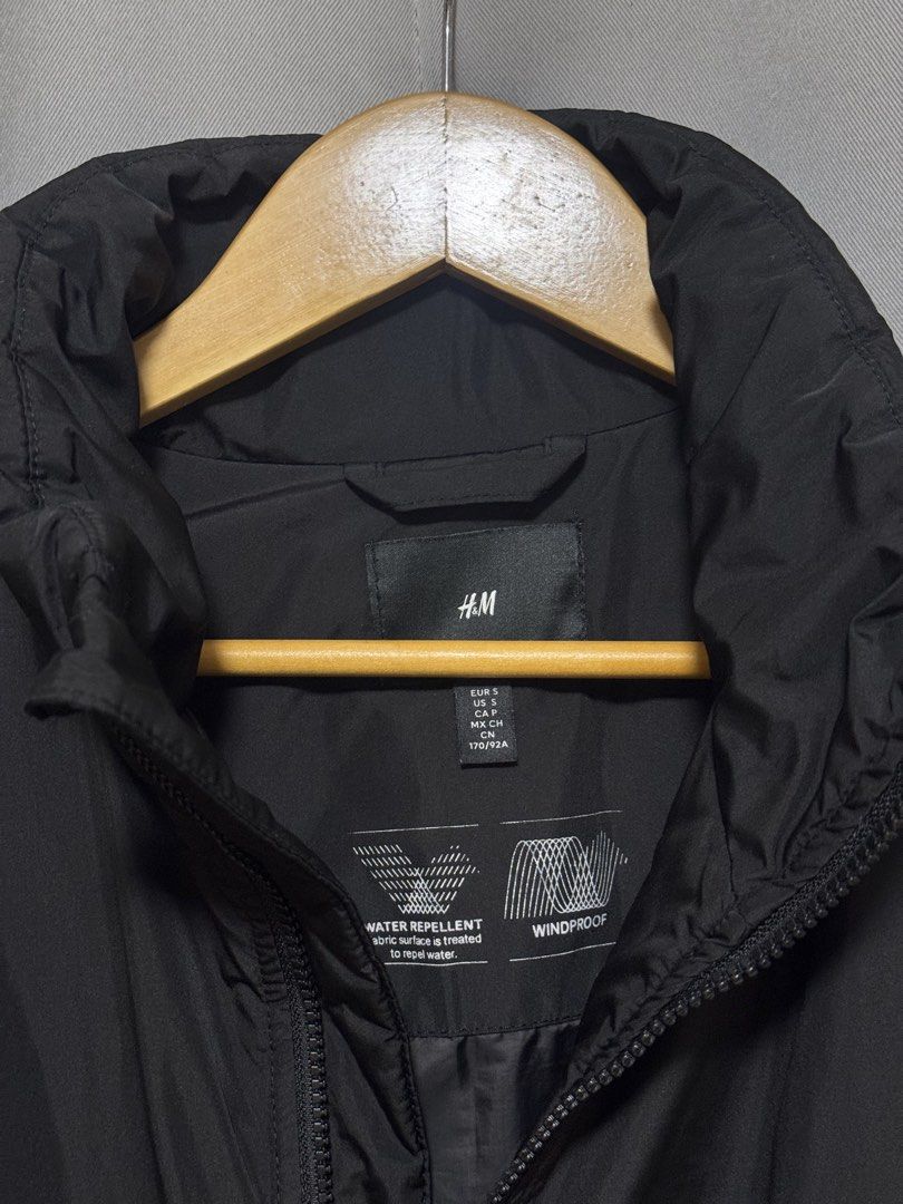 H&M Black Water Repellent Windproof Puffer Jacket Size S (Category: Coats, Jackets and Outerwear) located in Quezon City. Submitted by aintdistance (Listing ID 1468243770, Image 2). Description: - Brand/Model: H&M Black Puffer Jacket - Size: S - Fabric: Water-repellent and windproof - Features: Full zip front, high collar, and two side pockets - Details: Elasticated cuffs and hem to lock in warmth.