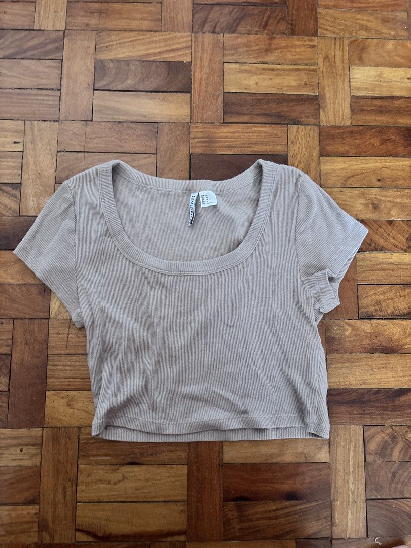 H&M Divided Beige Ribbed Crop Top Size M (Category: Sleeveless) located in Las Pinas. Submitted by fwanchinee (Listing ID 1468117519, Image 1). Description: - Brand: H&M Divided - Color: Beige - Size: M - used once .