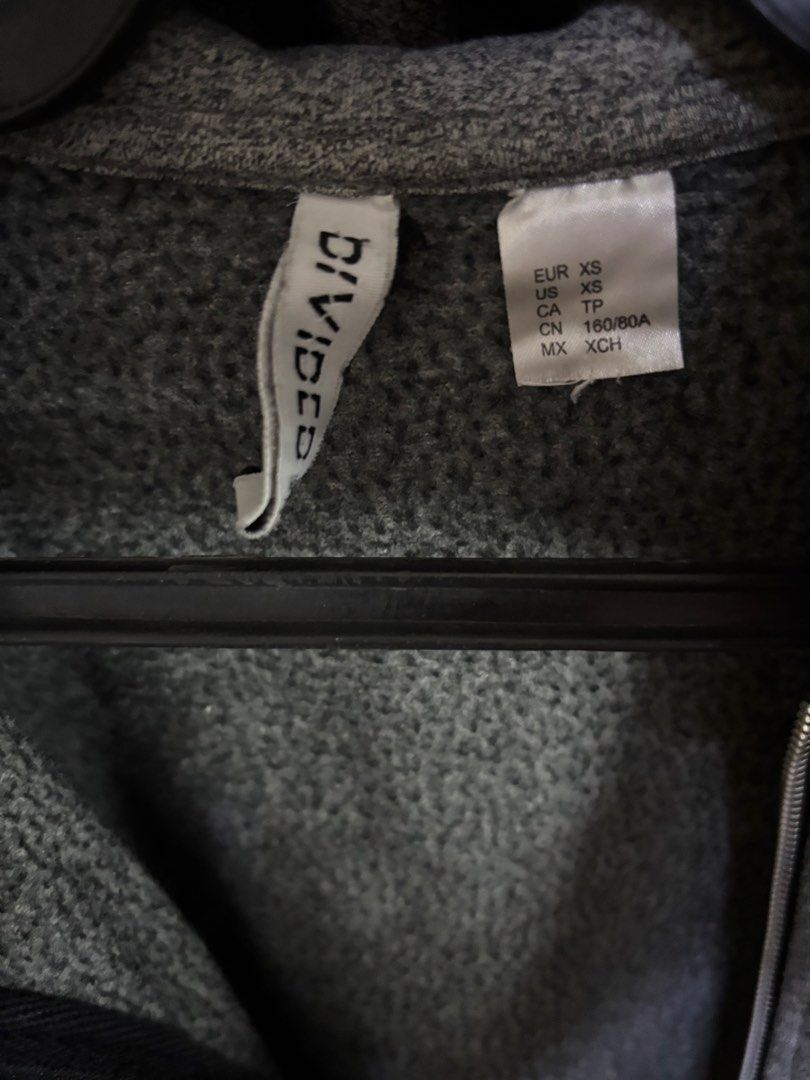 H&M Divided Gray Zip-Up Hoodie (Category: Coats, Jackets and Outerwear) located in Manila. Submitted by prlovedstff (Listing ID 1468234960, Image 3). Description: H&M Divided Gray Zip-Up Hoodie Jacket | XS Preloved gray zip-up hoodie from H&M Divided 🤍 Simple lang yung design pero cute and easy to style. May textured lining sa loob, black drawstrings, front pockets, and full zipper. Color: Gray Size on tag: XS Condition: Please see photos for ac