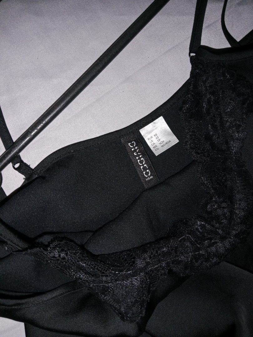 H&M Divided Night Silk Dress (Category: Dresses) located in San Isidro. Submitted by remtgs (Listing ID 1468204488, Image 2). Description: Never been used..