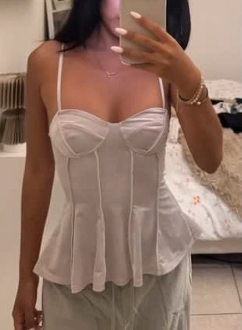 h&m divided white cami top corset (Category: Sleeveless) located in Manila. Submitted by femmelita (Listing ID 1467624165, Image 2). Description: ♔ h&m divided white cami top corset ❤︎⁠ used once ❤︎ comfy smocked elastic back panel with adjustable straps ❤︎⁠ size: XS-M ❤︎ selling for: ₱250 get multiple items from my listings for discounts x ♔ based in pasig $$$ gcash only & no rush shipping.