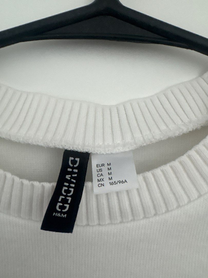H&M Divided White Ribbed Knit Sweater Size M (Category: Longsleeves) located in Pasig City. Submitted by AddyCB (Listing ID 1468093351, Image 2). Description: - Brand: H&M Divided - Style: White ribbed knit sweater with crew neckline - Size: Medium (fits true to size) - Details: Textured vertical ribbing throughout - Condition: Clean colorway, great basic piece for layering.