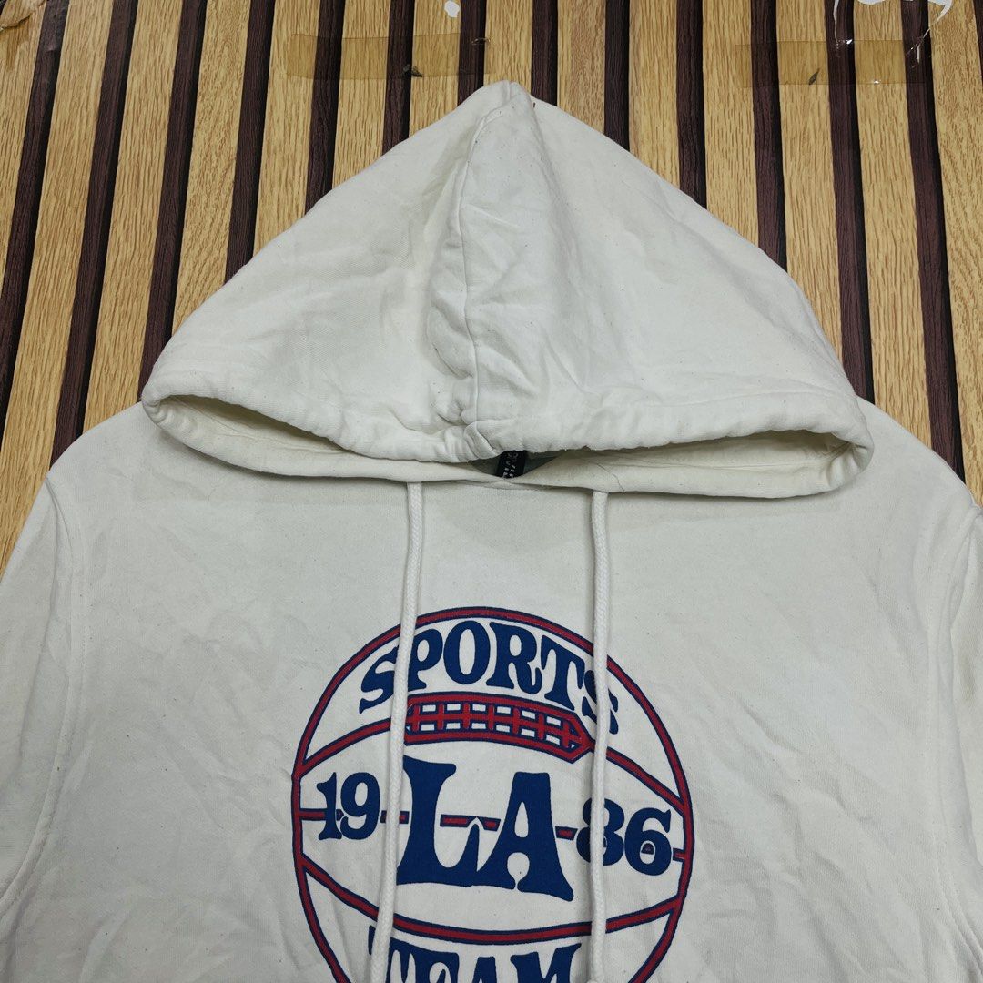 H&M DIVIDED WHITE XS 20x21 (Category: Coats, Jackets and Outerwear) located in Dasmarinas. Submitted by yg_supplies (Listing ID 1468100265, Image 3). Description: H&M DIVIDED WHITE XS 20x21.