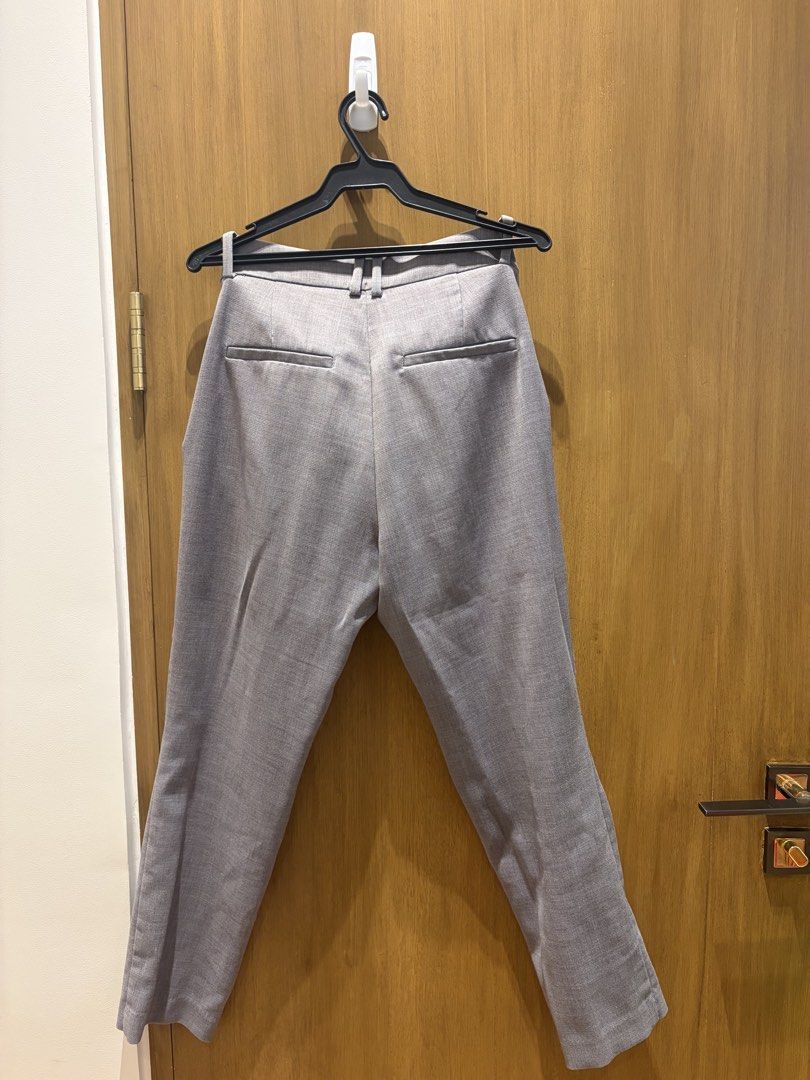 H&M Gray Slacks (Category: Other Bottoms) located in Marikina City. Submitted by jlram (Listing ID 1468104267, Image 2). Description: .
