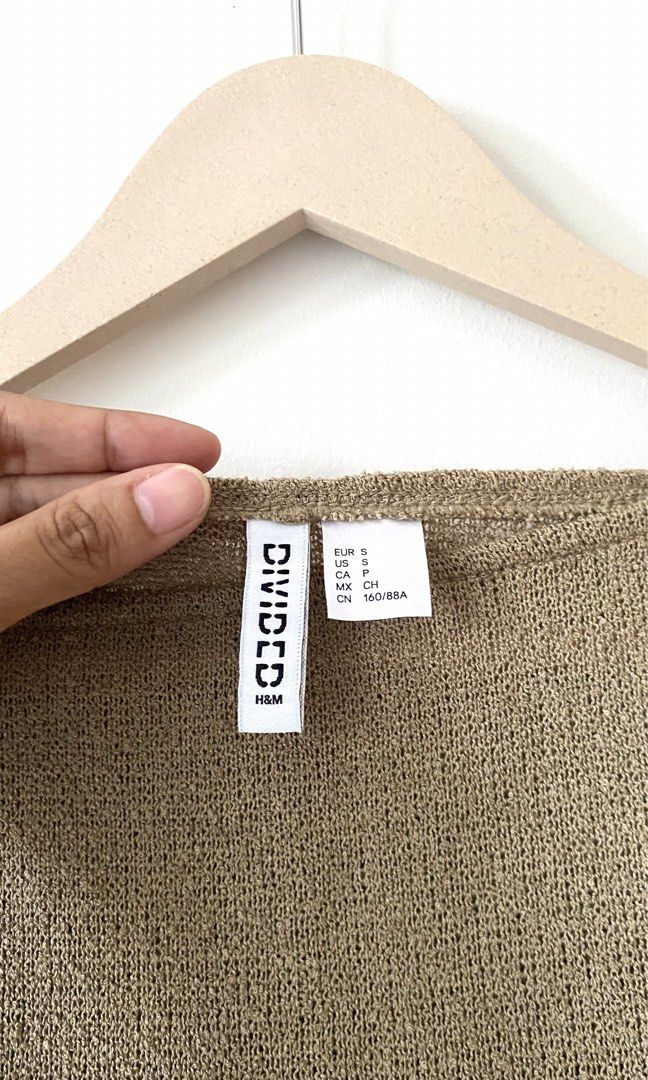 H&M Khaki Knit Cape Top (Category: Blouses) located in Lapu Lapu. Submitted by bries.collection (Listing ID 1468204852, Image 2). Description: ⭐️bought for 1290, selling for 899 ⭐️used only once for an event ⭐️no flaw 📍Lapu-Lapu City, Cebu.