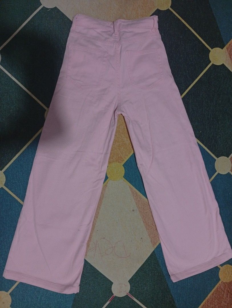 H&M PINK FLARED WIDE LEG (Category: Jeans) located in Santa Maria. Submitted by itsmacmacky (Listing ID 1468270539, Image 2). Description: Brand: Divided H&M Color: Baby Pink / Pastel Pink Style: Highwaist Wide Leg / Flare Cut: Straight flare - Clean hem Hard denim - makapal size: 28-29 Condition: (never been use) Trendy - Barbiecore / Y2K / soft girl aesthetic.