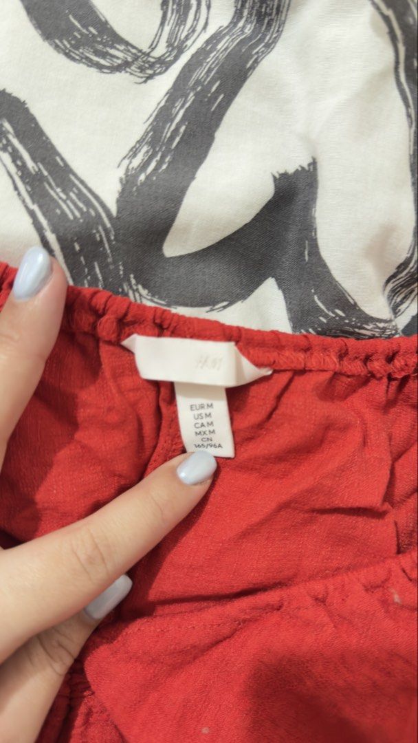 H&M Red Dress Size M (Category: Dresses) located in Manila. Submitted by warmbird.ac6e1a (Listing ID 1468215257, Image 3). Description: - Brand: H&M - Size: Medium (EUR/US M) - used once Decluttering .