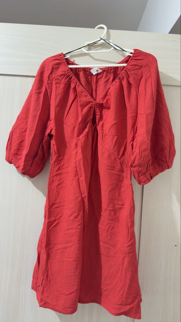 H&M Red Dress Size M (Category: Dresses) located in Manila. Submitted by warmbird.ac6e1a (Listing ID 1468215257, Image 1). Description: - Brand: H&M - Size: Medium (EUR/US M) - used once Decluttering .