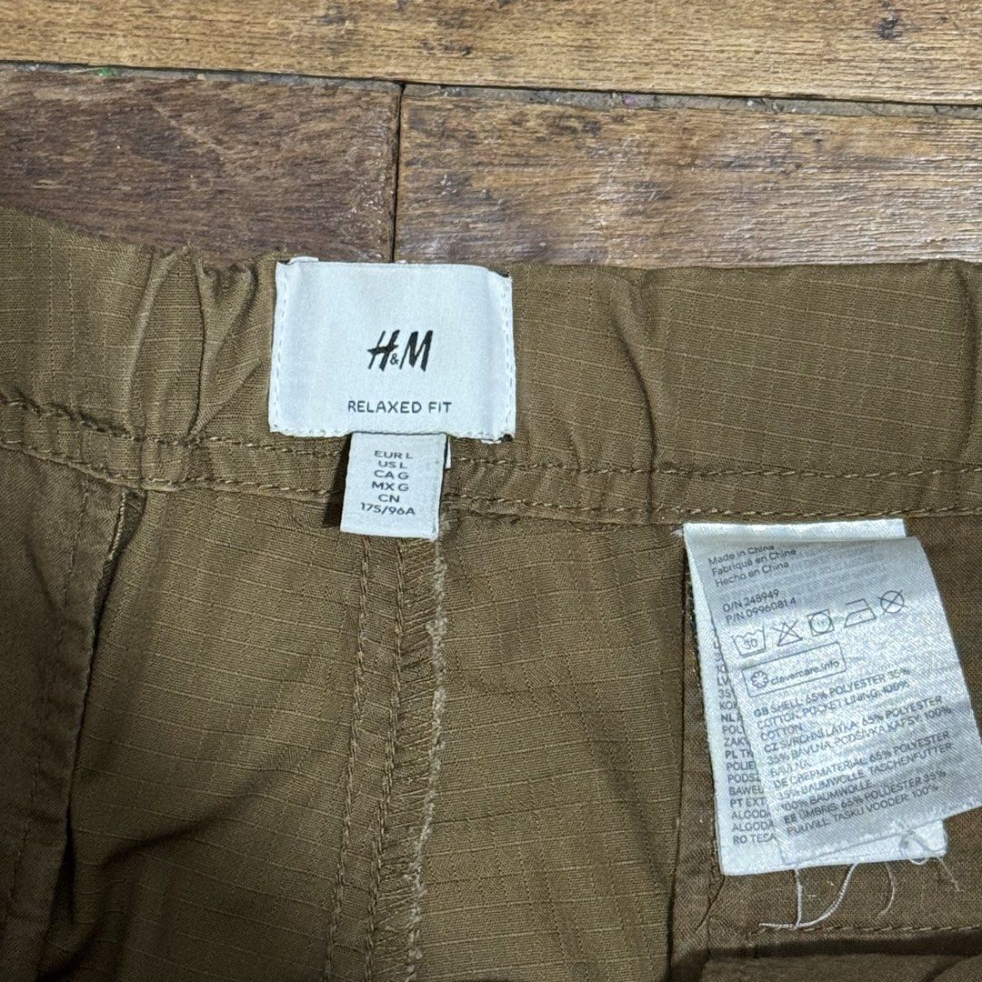 H&M Relaxed Fit Pants Size L (Category: Trousers) located in Manila. Submitted by suhbaru (Listing ID 1468245790, Image 2). Description: H&M Brown Wide Pants Size L 42Wx39L Used ₱1,200.