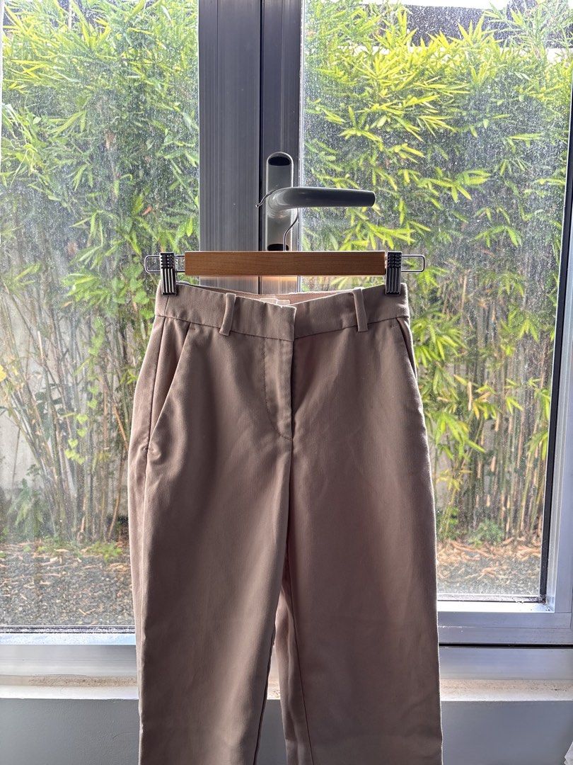 H&M Trousers (Category: Other Bottoms) located in Manila. Submitted by scarlet34 (Listing ID 1468141720, Image 2). Description: Size indicated in the photo Like new Ankle length .