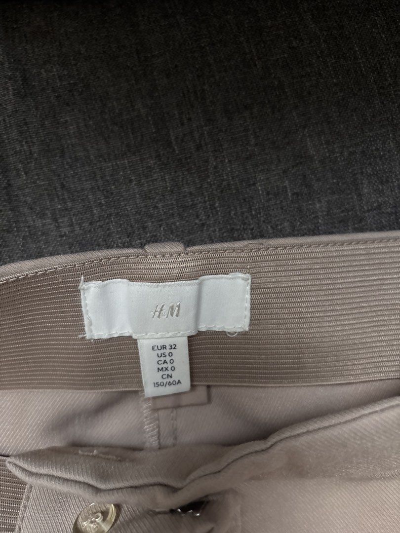 H&M Trousers (Category: Other Bottoms) located in Manila. Submitted by scarlet34 (Listing ID 1468141720, Image 3). Description: Size indicated in the photo Like new Ankle length .