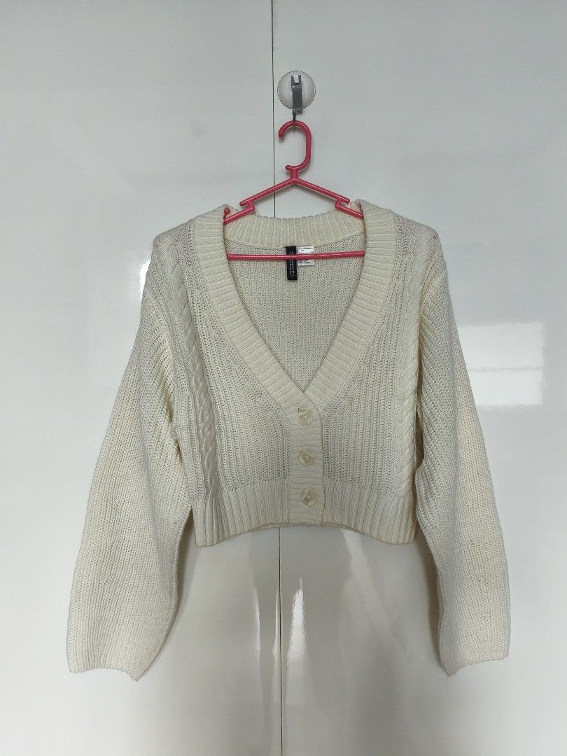 H&M White Cardigan (Category: Coats, Jackets and Outerwear) located in Manila. Submitted by smilefashion08 (Listing ID 1468071487, Image 1). Description: Original H&M Fits XS-S.
