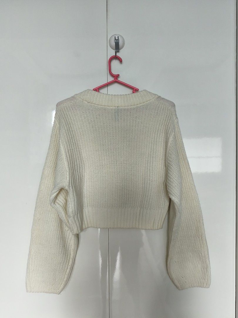 H&M White Cardigan (Category: Coats, Jackets and Outerwear) located in Manila. Submitted by smilefashion08 (Listing ID 1468071487, Image 3). Description: Original H&M Fits XS-S.
