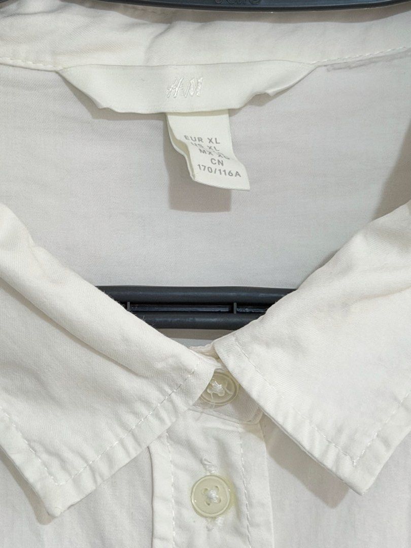 H&M White Longsleeves (XL) (Category: Longsleeves) located in Quezon City. Submitted by reinadeclutters (Listing ID 1468113267, Image 2). Description: 100% cotton Can be worn in the office or for casual fits 📍QC.