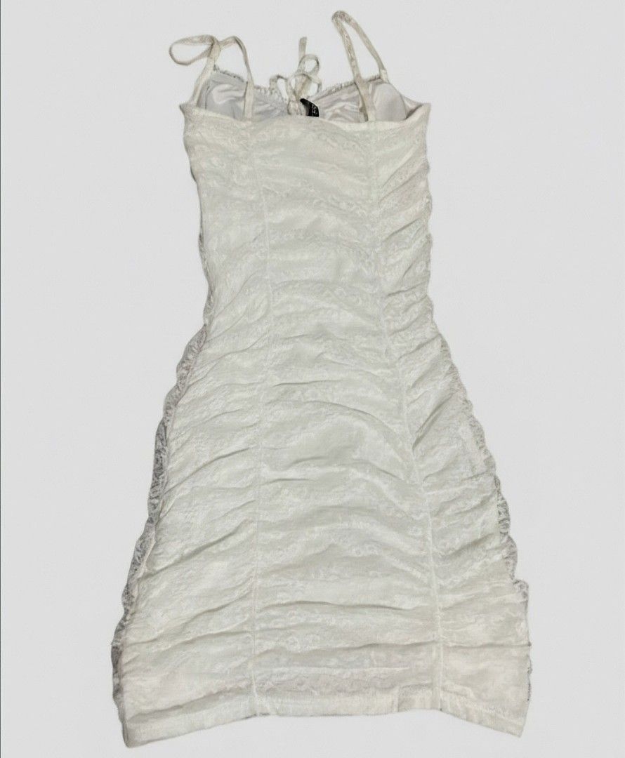 H&M White Ruched Bodycon Mini Dress (Category: Dresses) located in Baguio. Submitted by asthreea (Listing ID 1468183725, Image 2). Description: textured bodycon mini dress for date nights, parties, and weekend brunch.